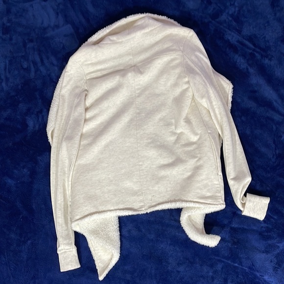 Gaiam Sherpa cardigan with pockets, size XS. - Picture 5 of 5